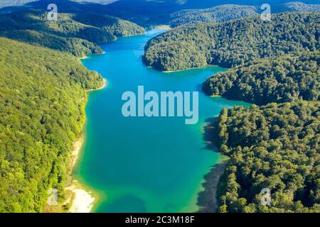 Luftaufnahme des Proscansko-Sees im Nationalpark Plitvicer Seen, Kroatien Stockfoto