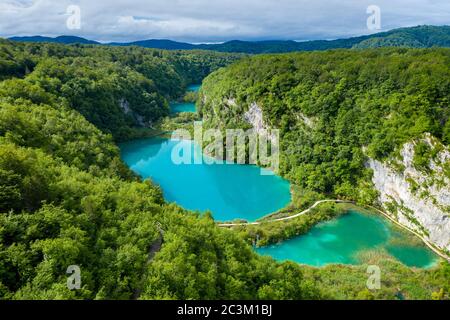 Luftaufnahme des Sastavci Wasserfalls auf dem Nationalpark Plitvicer Seen Kroatien Stockfoto