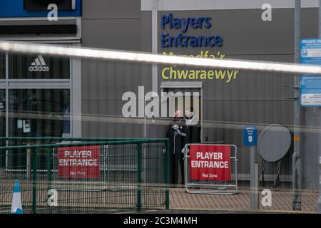 Cardiff, Wales, Großbritannien. Juni 2020. Ein allgemeiner Blick auf das Cardiff City Stadium vor Cardiff City gegen Leeds United in der SkyBet Championship am 21. Juni 2020. Quelle: Lewis Mitchell/Alamy Live News Stockfoto