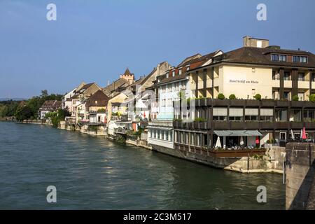 Rheinfelden, Deutschland, Schweiz, 1. Juli 2019 - Blick von Rheinfelden, einer schweizerischen und deutschen Stadt Stockfoto