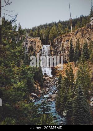 Fantastische Aufnahme des Tumalo Falls Wasserfalls in Oregon, USA Stockfoto
