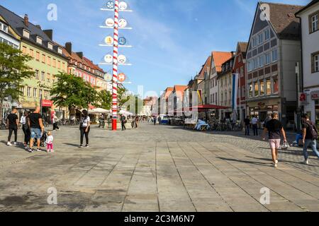 BAYREUTH, DEUTSCHLAND - 10. Juli 2019: Bayerische Stadt Bayreuth, Innenstadt Bayreuth (Altstadt)-Maximilianstraße Stockfoto