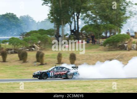 NAKHON RATCHASIMA - AUGUST 12: Khun EM von PTT-Rennen bei M-150 Storm Drift Competition auf Bonanza Racing Circuit, Nakhon Ratchasima, Thailand am August Stockfoto