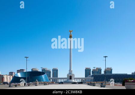 Kasachisch eli, Denkmal der Unabhängigkeit in Astana, Hauptstadt von Kasachstan Stockfoto