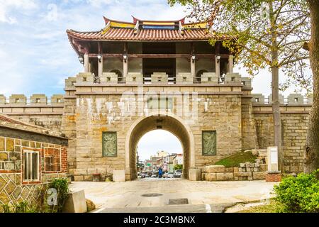 Nordtor der alten stadt kinmen in taiwan. Die Übersetzung des chinesischen Textes ist "Nordtor" Stockfoto