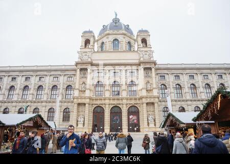 Wien, Österreich - 25. November 2018: Weihnachtsmarkt am Maria-Theresa-Platz, Wien, Österreich Stockfoto