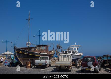 Ayia Napa, Zypern - 24. Juni 2015: Fischerboote im Hafen von Agia Napa Stockfoto