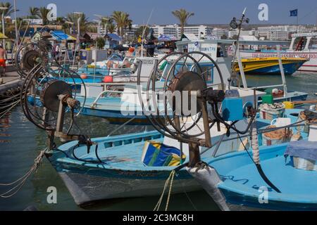 24. Juni 2015 - Ayia Napa, Zypern: Fischerboote im Hafen von Ayia Napa Stockfoto