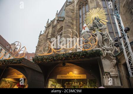 Wien, Österreich - 25. November 2018: Außenansicht der St. Stephansdom in Wien, Österreich. Konzept der römisch-katholischen religiösen Wahrzeichen und Mutter Chu Stockfoto