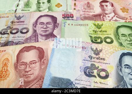 Stapel von Thai Baht Banknoten als Hintergrund. Stockfoto