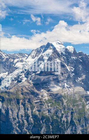 Atemberaubende Aussicht auf Jungfrau von der Aussichtsplattform auf dem Schilthorn auf dem Berner Oberland, Kanton Bern, Schweiz Stockfoto