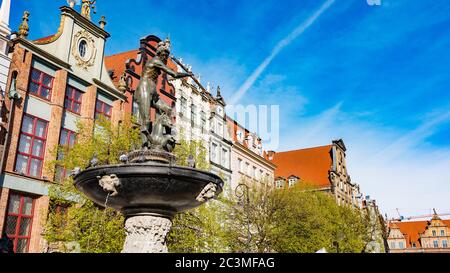 DANZIG, POLEN: Neptun-Statue und Brunnen in der Altstadt von Danzig. Stockfoto