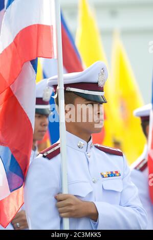 BANGKOK, THAILAND - DECEMBERÊ5: Offizier bei der Parade zum 84. Geburtstag von König Bhumipol Adulyadej in Bangkok, Thailand am Decem Stockfoto