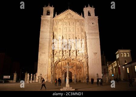 Valladolid, Spanien - 8. Dezember 2018: Iglesia de San Pablo (St. Paul's Convent Church) Vorderansicht Stockfoto