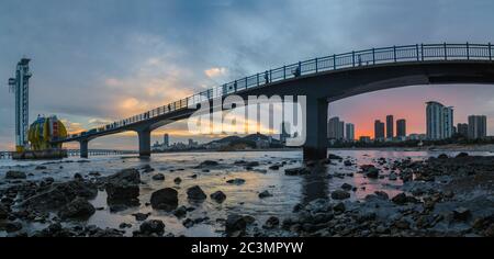 Die Landschaft der Bucht von Xinghai im Spätsommer, Dalian, China Stockfoto