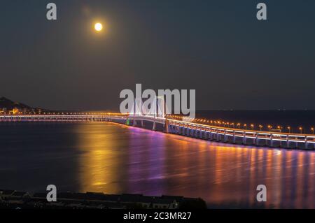 Die Landschaft der Bucht von Xinghai im Spätsommer, Dalian, China Stockfoto