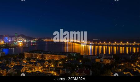 Die Landschaft der Bucht von Xinghai im Spätsommer, Dalian, China Stockfoto