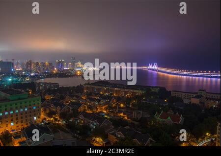 Die Landschaft der Bucht von Xinghai im Spätsommer, Dalian, China Stockfoto