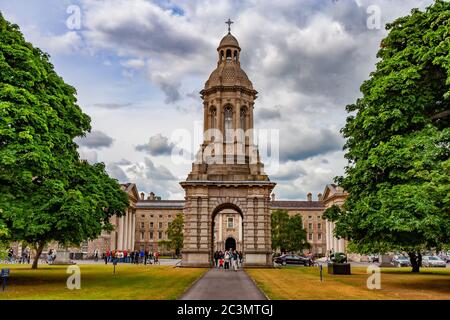 Campanile Glockenturm im Trinity College in Dublin, Irland Stockfoto