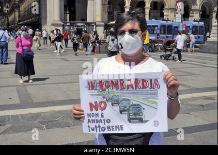 Mailand, 2020. Juni, Demonstration von Mitte-Links-Parteien, Gewerkschaften, Medicina Democratica Verein und viele andere Organisationen aus Protest gegen die katastrophale Management des Coronavirus Notfall durch die Lombardei Region, für die Beauftragung der öffentlichen Gesundheit und den Rücktritt von Gouverneur Attilio Fonta und Ratsmitglied Giulio Gallera zu bitten. Stockfoto