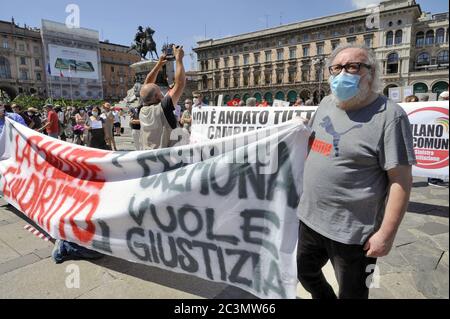 Mailand, 2020. Juni, Demonstration von Mitte-Links-Parteien, Gewerkschaften, Medicina Democratica Verein und viele andere Organisationen aus Protest gegen die katastrophale Management des Coronavirus Notfall durch die Lombardei Region, für die Beauftragung der öffentlichen Gesundheit und den Rücktritt von Gouverneur Attilio Fonta und Ratsmitglied Giulio Gallera zu bitten. Stockfoto