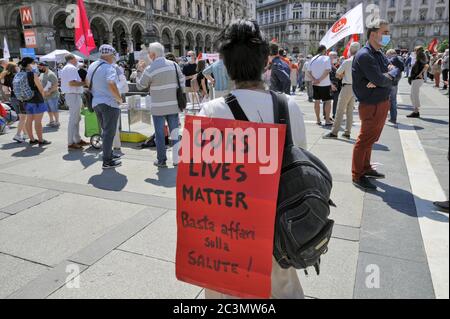 Mailand, 2020. Juni, Demonstration von Mitte-Links-Parteien, Gewerkschaften, Medicina Democratica Verein und viele andere Organisationen aus Protest gegen die katastrophale Management des Coronavirus Notfall durch die Lombardei Region, für die Beauftragung der öffentlichen Gesundheit und den Rücktritt von Gouverneur Attilio Fonta und Ratsmitglied Giulio Gallera zu bitten. Stockfoto