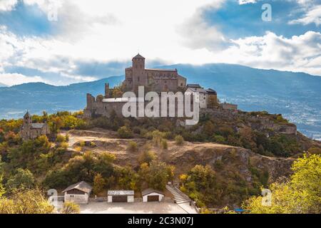 Atemberaubende Aussicht auf die Basilika Valere, eine alte Wehrkirche in Sion, Kanton Wallis, Schweiz Stockfoto