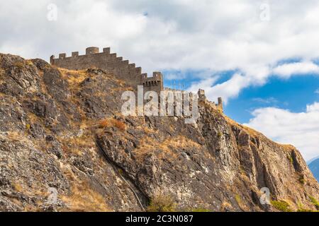 Ansicht der Ruinen der Burg Tourbillon in Sion, Herbst, Kanton Wallis, Schweiz Stockfoto