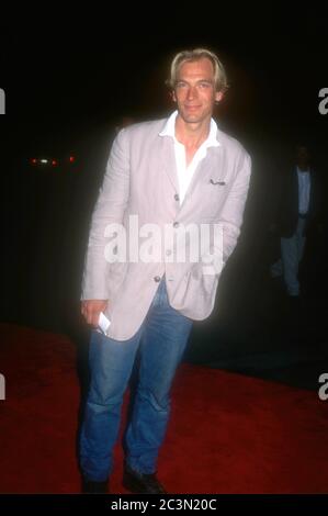 Burbank, Kalifornien, USA 18. Oktober 1995 Schauspieler Julian Sands besucht Warner Bros. Pictures 'Copycat' Premiere am 18. Oktober 1995 in den Warner Bros. Studios in Burbank, Kalifornien, USA. Foto von Barry King/Alamy Stockfoto Stockfoto