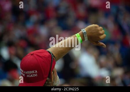 Tulsa, Oklahoma, USA. Juni 2020. TULSA, Oklahoma, USA. - 20. Juni 2020: Trump Fan boost die Medien. Quelle: albert halim/Alamy Live News Stockfoto