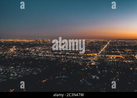Luftweite Ansicht über glühendes Los Angeles, Kalifornien City Lights Scape Stockfoto