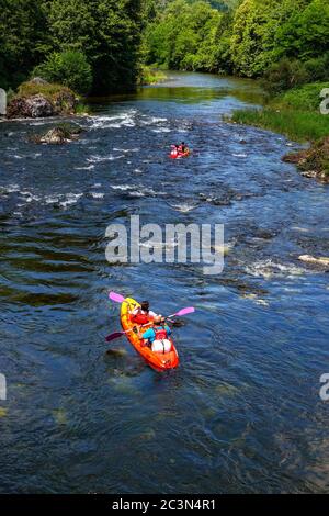 Kanufahrer, Kanufahren auf der Ariege, Ariege, französische Pyrenäen, Frankreich Stockfoto