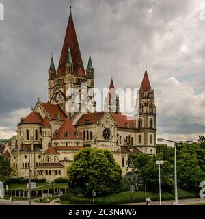 Die St. Francis of Assisi Kirche, auch bekannt als die Kaiser-Jubilee-Kirche und die Mexiko-Kirche, ist eine katholische Kirche im Basilica-Stil in Wien. Stockfoto