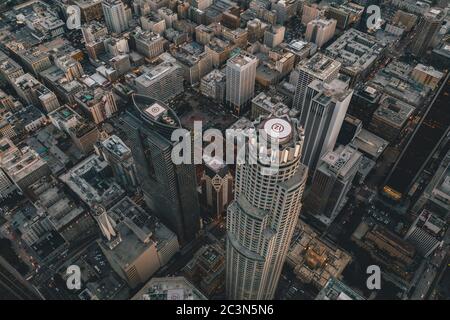 Circa November 2019: SpectacularLuftdrohne Aufnahme von Downtown Los Angeles, Kalifornien Stockfoto