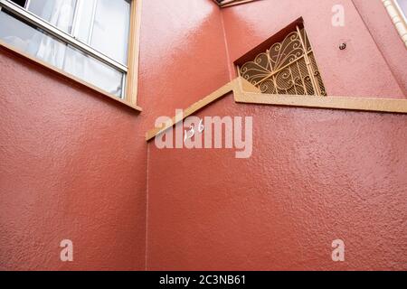 Es gibt viele verschiedene Stile von Türen, Treppen und Stöpel für Häuser in San Francisco, CA. Stockfoto