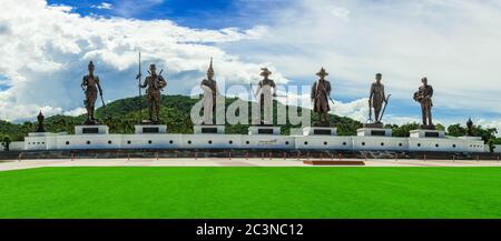 PRACHUABKHIRIKHAN, THAILAND-Mai 3,2018:7 Könige von thailand Denkmal, der König namens der große. Die meisten gelobten Thailänder. Stockfoto