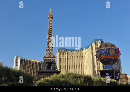 LAS VEGAS, NV-6 JUN 2020- Blick auf den nachgebauten Eiffelturm im Paris Las Vegas Hotel und Casino auf dem Strip in der Innenstadt von Las Vegas, United Stockfoto