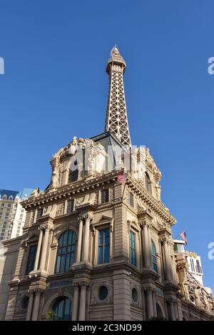 LAS VEGAS, NV-6 JUN 2020- Blick auf den nachgebauten Eiffelturm im Paris Las Vegas Hotel und Casino auf dem Strip in der Innenstadt von Las Vegas, United Stockfoto