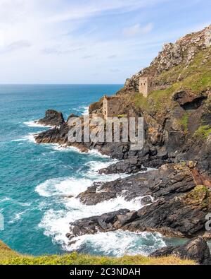 Botallack war eine U-Boot-Mine mit Tunneln unter dem Meer, stellenweise für eine halbe Meile. Über die aufgezeichnete Lebensdauer produzierte die Mine um 14 Stockfoto