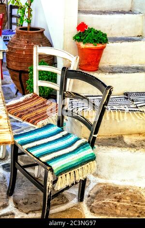Traditionelles Griechenland. Typische Straßentavernen (Bars) von Griechenland. Naxos Insel, Cycades. Stockfoto