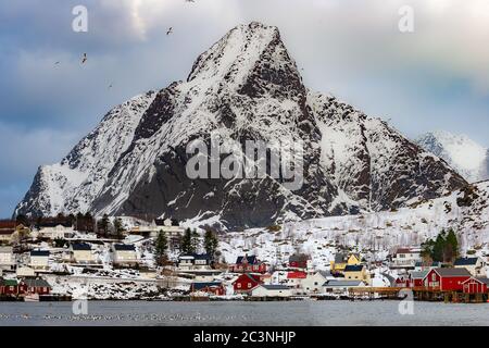 Schöne Landschaft der Lofoten Insel im Winter, Reisen in Norwegen Stockfoto