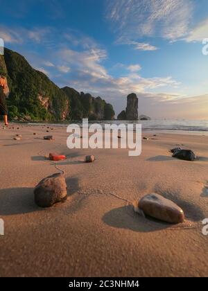 Wunderschöne Aussicht Auf Den Ruhigen Und Entspannenden Pai Plong Strand, Im Ao Nang Bezirk, Krabi, Thailand Stockfoto