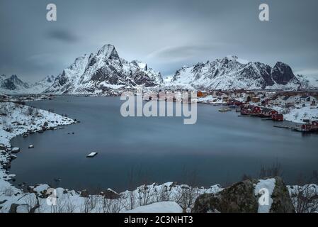 Schöne Landschaft der Lofoten Insel im Winter, Reisen in Norwegen Stockfoto