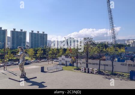 Busan, Südkorea 15. September 2019: Blick von oben auf Baustelle und Stadtbild in der Nähe des Kinoszentrums Busan an an sonnigen Tagen Stockfoto