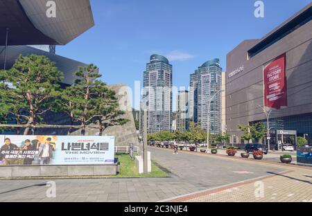 Busan, Südkorea 15. September 2019: Moderne Stadtansicht mit Teilen des Kaufhauses Shinsegae und des Busan-Kinos Stockfoto
