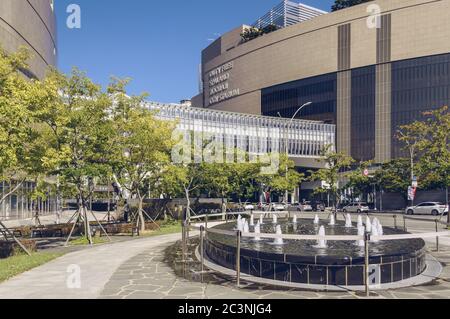 Busan, Südkorea 15. September 2019: Brunnen vor dem duty Free Kaufhaus shinsegae Komplex an sonnigen Tag Stockfoto