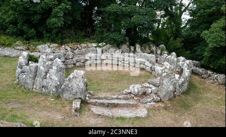 Die Ruinen von DIN Lligwy eine Gruppe von alten Hütten in der Nähe von Moelfre Anglesey Wales Großbritannien Stockfoto