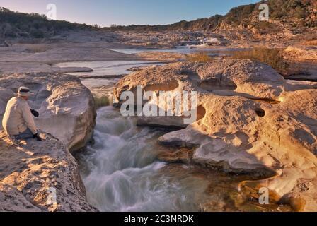 Kanal von Pedernales River bei Pedernales Falls State Park, Hill Country, Texas, USA Stockfoto