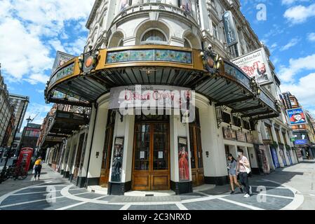 London, Großbritannien. 21. Juni 2020. Die Emporkömmling Crow im Gielgud Theater im West End ist derzeit während der laufenden Sperre der Coronavirus-Pandemie geschlossen. Die britische Regierung hat noch nicht angegeben, wann die Sperrbeschränkungen gelockert werden, um die Wiedereröffnung der Kinos zu ermöglichen. Kredit: Stephen Chung / Alamy Live Nachrichten Stockfoto