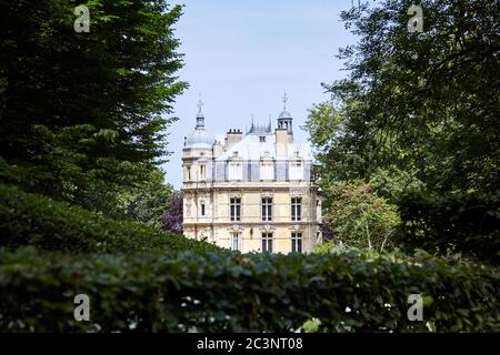 Le Port-Marly, Frankreich - 24. Juni 2018: Das Chateau de Monte-Cristo (Architekt Hippolyte Durand) ist ein Hausmuseum des Schriftstellers Alexandre Dumas Stockfoto